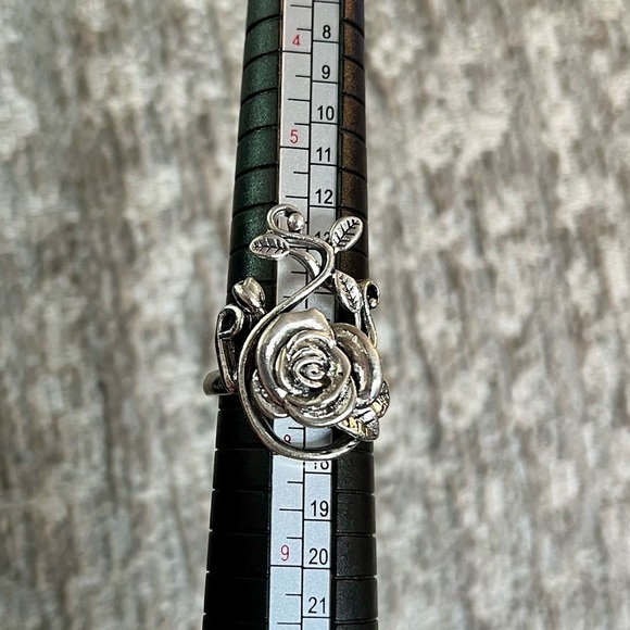 Size 7 Rose Statement Ring - Picture 7 of 7